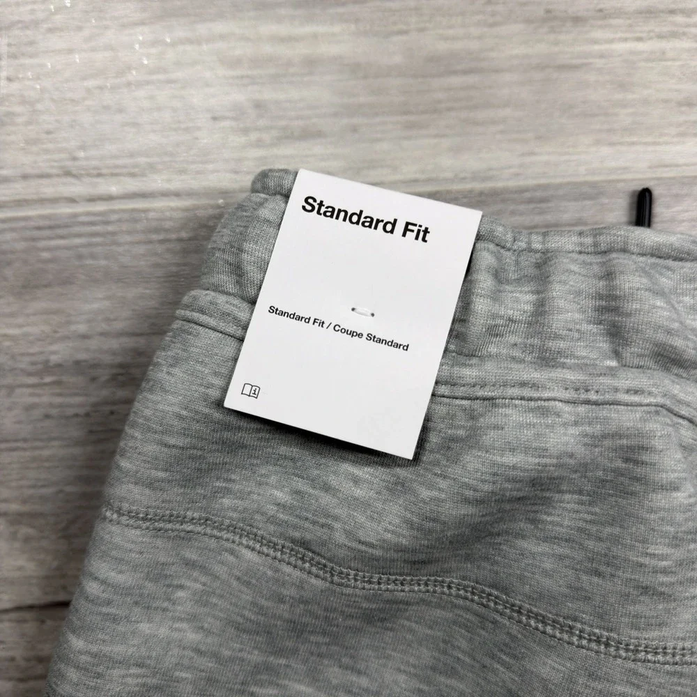 Boy's Nike Tech Fleece Gray Athletic Shorts Size Small Zipper Pocket FD3289-063